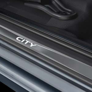 SOLERA DE PUERTAS ILUMINADA (LED) - CITY Hatchback 2023